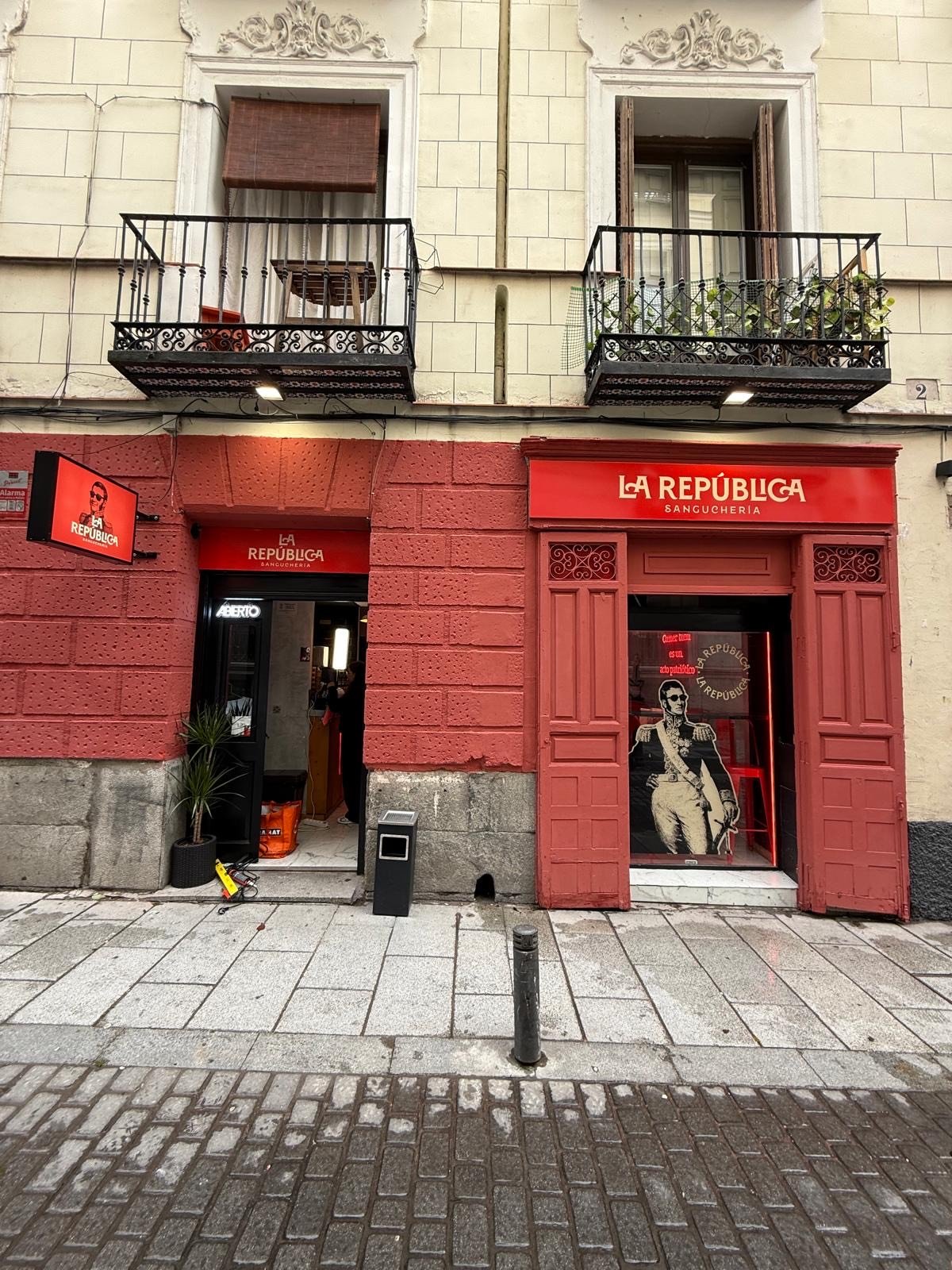 Banderolas, vinilo y fachadas